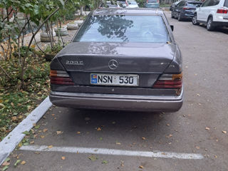 Mercedes Series (W124) foto 3