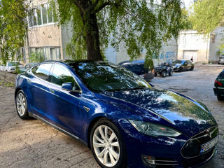 Tesla Model S foto 2