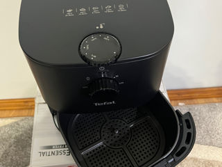 Vând Airfryer Tefal EY130815 practic nou la preț redus foto 4