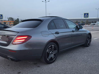 Mercedes E-Class foto 1