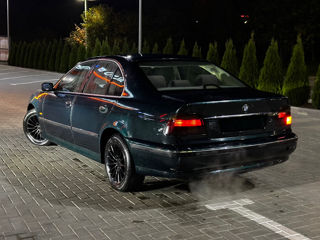 BMW 5 Series foto 2