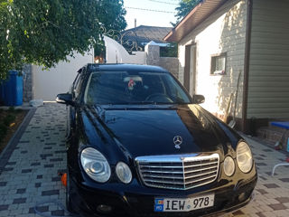 Mercedes E-Class foto 2