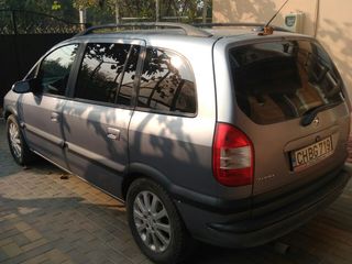 Opel Zafira foto 2