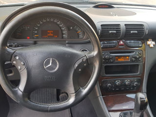 Mercedes C-Class foto 8