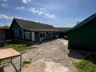 Casa pe malul lacului