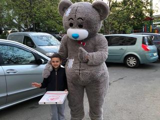 Mascote la Întîmpinarea Invitaților, Livrăm Cadouri foto 3