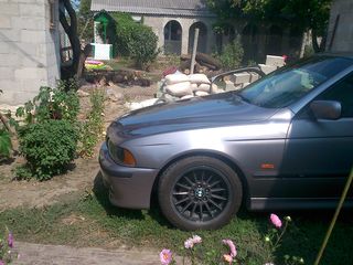 BMW 5 Series foto 2