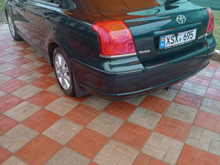 Toyota Avensis foto 2