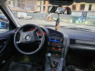 BMW 3 Series foto 4