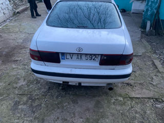 Toyota Carina foto 4