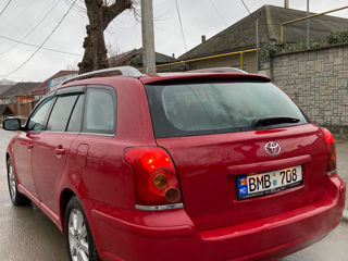 Toyota Avensis foto 3