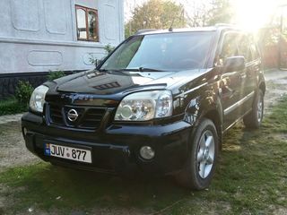 Nissan X-Trail foto 1