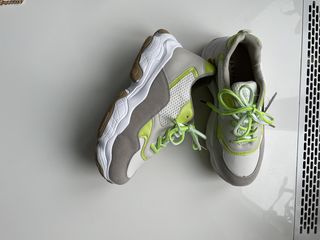 Новые кроссовки, р-38, бренд- Maripaz. Испания