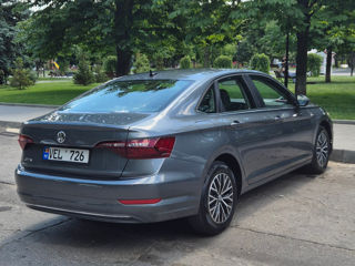 Volkswagen Jetta foto 8