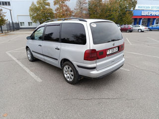 Volkswagen Sharan foto 2