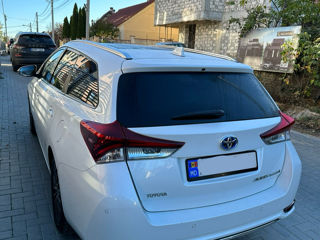 Toyota Auris фото 2