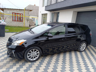 Toyota Prius v foto 3