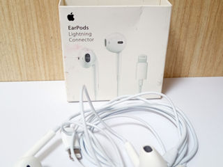 Casti EarPods Lightning Conector.Pret 250 lei