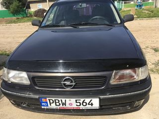 Opel Astra foto 2