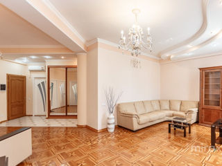 Apartament cu 2 camere, 116 m², Centru, Chișinău foto 3