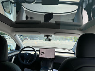 Tesla Model Y foto 9