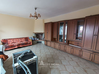 Casă în 2 niveluri! str. Gheorghe Bezviconi, Botanica, 340m2 + 6 ari! foto 3