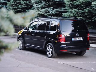 Volkswagen Touran foto 2