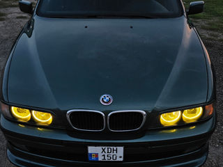 BMW 5 Series foto 1