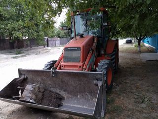 Prestam servicii cu buldoexcavatorul (excavator) foto 2