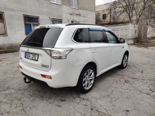 Mitsubishi Outlander foto 3