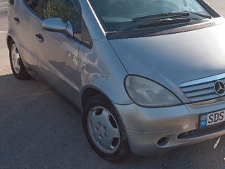 Mercedes A-Class foto 2