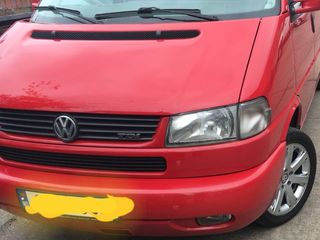 Volkswagen Caravelle foto 1