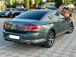 Volkswagen Passat foto 2