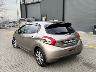 Peugeot 208 foto 3