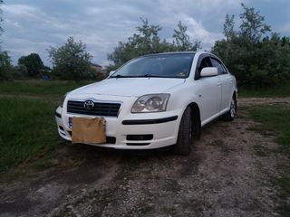 Toyota Avensis foto 1