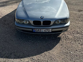 BMW 5 Series foto 1