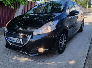 Peugeot 208 foto 1