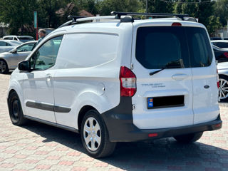 Ford Transit Courier foto 4