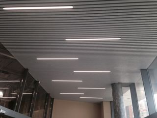 Реечные алюминиевые подвесные потолки, tavane lamelare foto 7