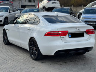 Jaguar XE foto 3