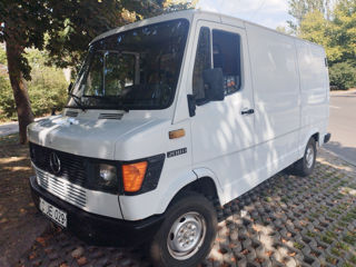 Mercedes 208D foto 2