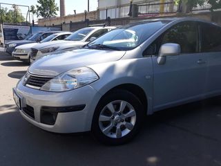 Nissan Tiida foto 3