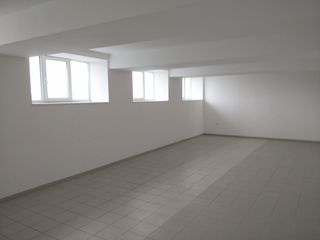 Se da in chirie spatiu comercial (120 m2) in centrul or. Telenesti foto 6