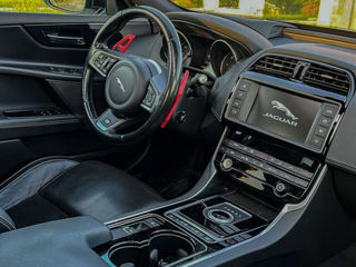 Jaguar XE фото 4