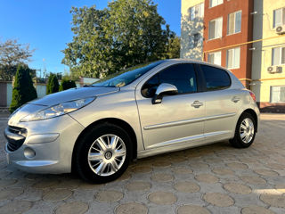 Peugeot 207 foto 2