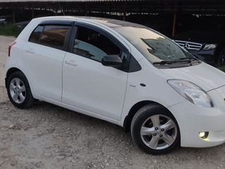 Toyota Yaris фото 2
