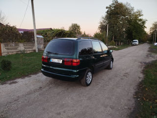 Volkswagen Sharan foto 2