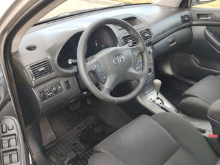 Toyota Avensis foto 3