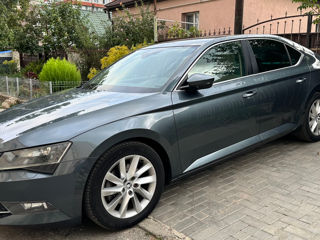 Skoda Superb foto 2