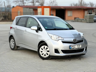 Toyota Verso-S foto 2